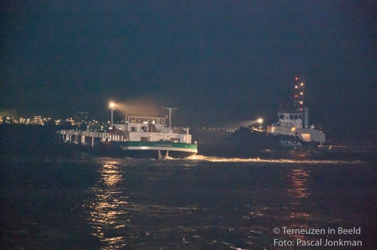 schip vast terneuzen 2.jpg